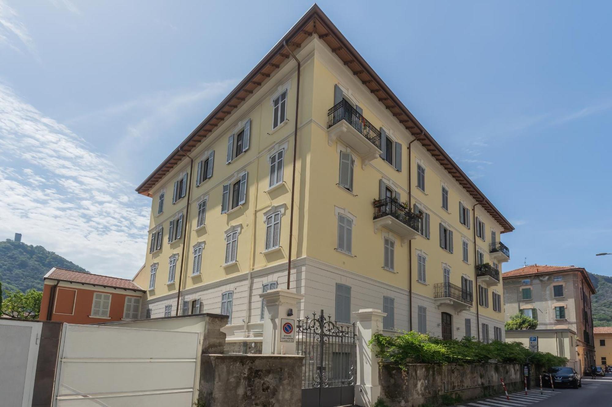 Manaraquattro - Apartament In Como Near The Center With Free Parking - Lake Комо Екстериор снимка